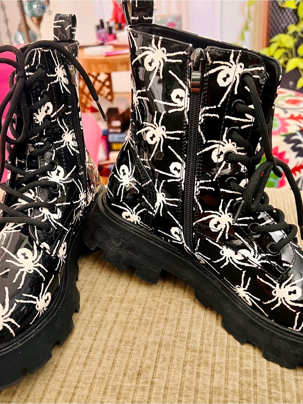 Betsey Johnson Black Spider Print Combat Boots Size 10 New! - Picture 3 of 10
